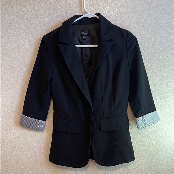 Iz Byer Black Blazer with Notched Lapel and 3/4 Sleeves - Picture 1 of 8